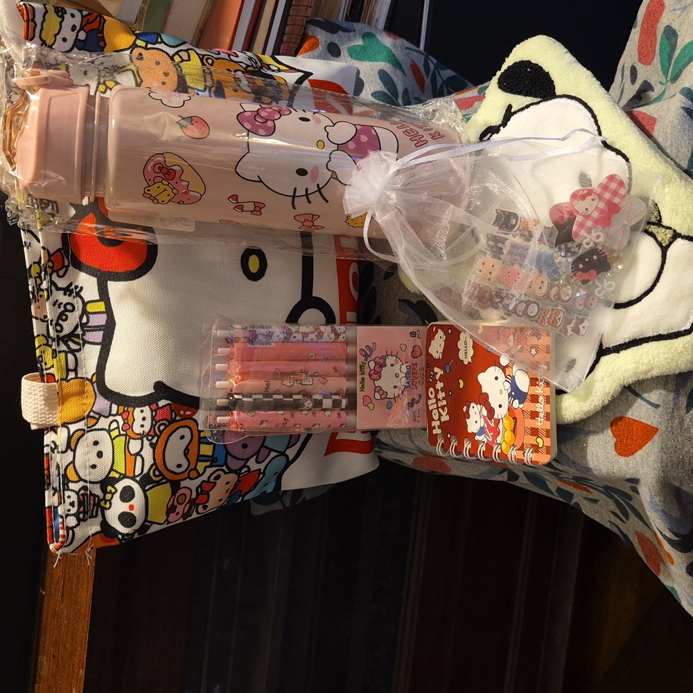 NWT 🩷 SANRIO GIFT BUNDLE 🩷 in 🎀HELLO KITTY Cotton Tote🎀 9+ items ⚘️ $80 R!